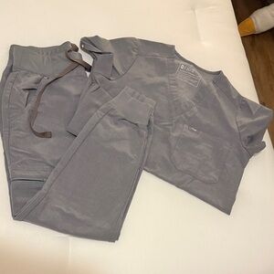 Figs Charcoal Scrub Ensemble